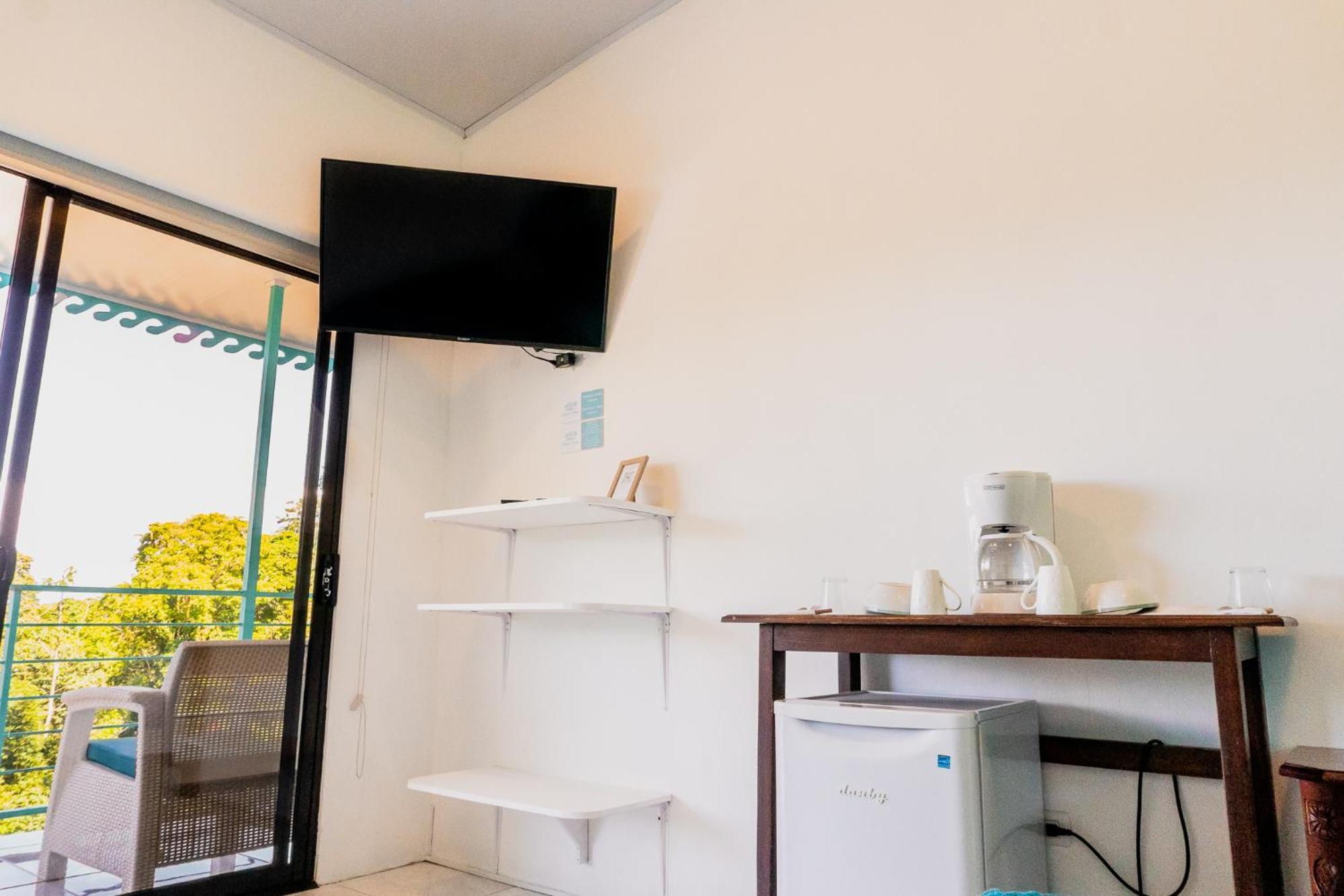 Ocean'S Breeze Apartment And Rooms Puerto Viejo de Talamanca Exterior photo