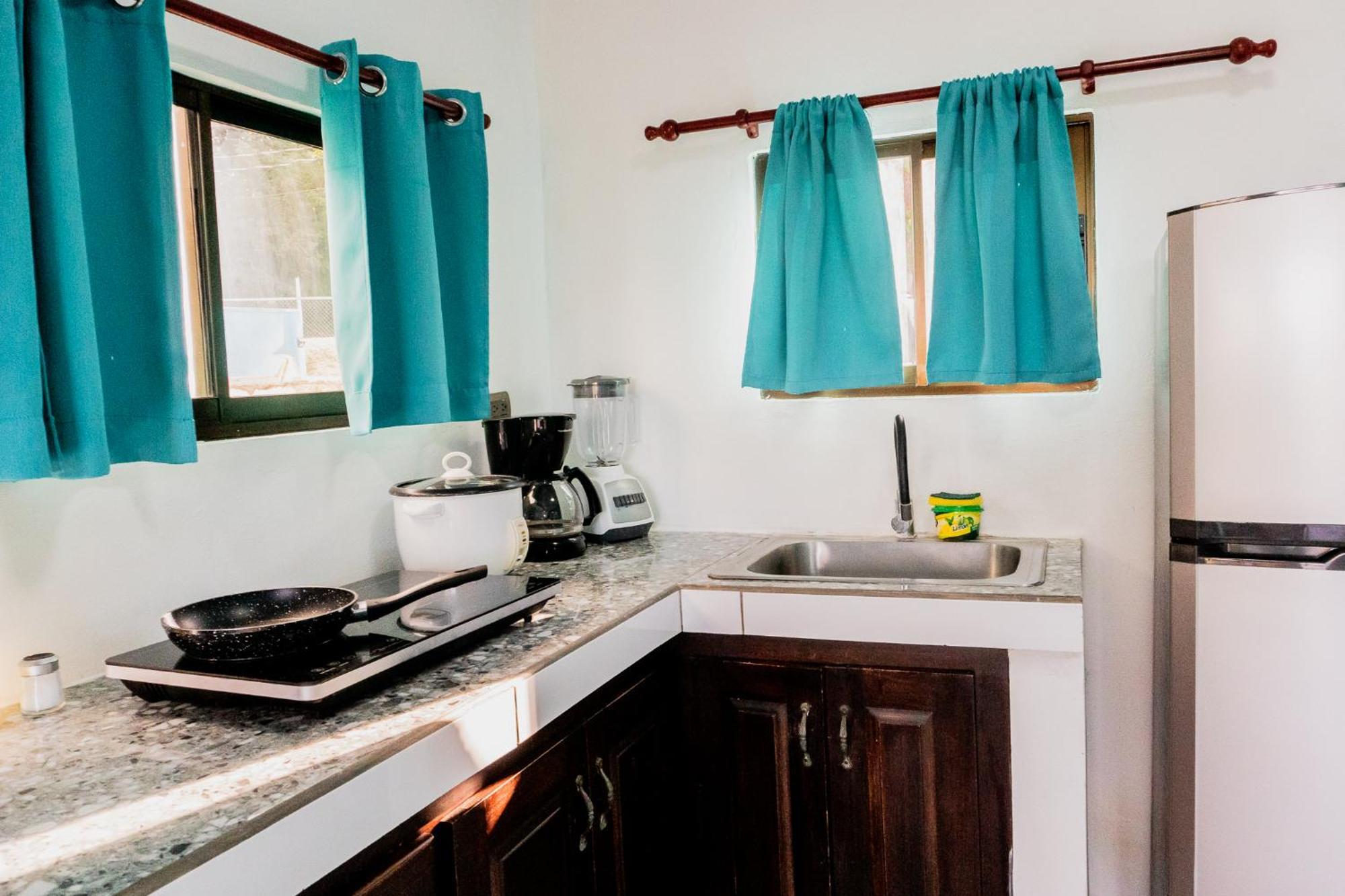 Ocean'S Breeze Apartment And Rooms Puerto Viejo de Talamanca Exterior photo