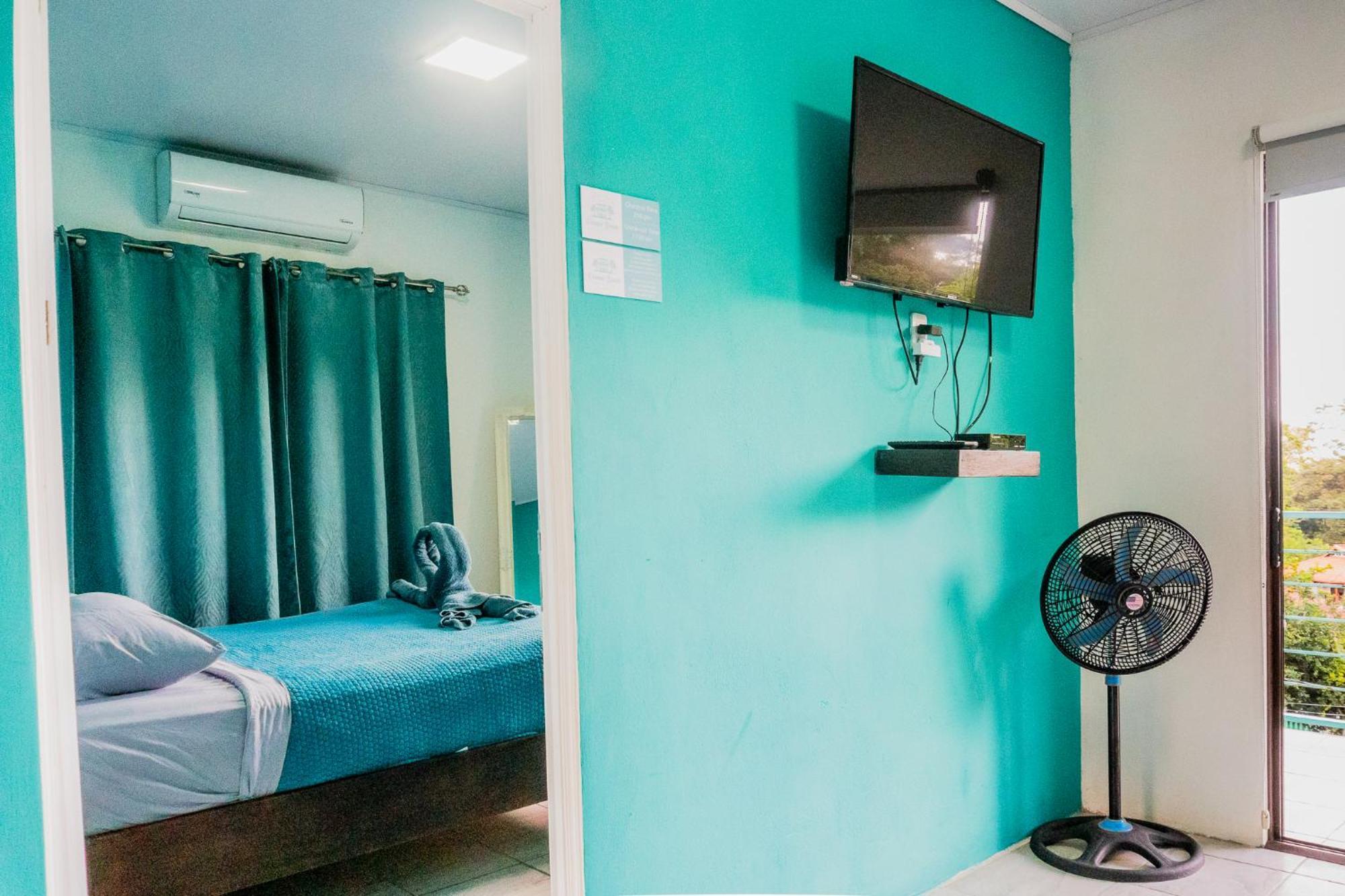 Ocean'S Breeze Apartment And Rooms Puerto Viejo de Talamanca Exterior photo